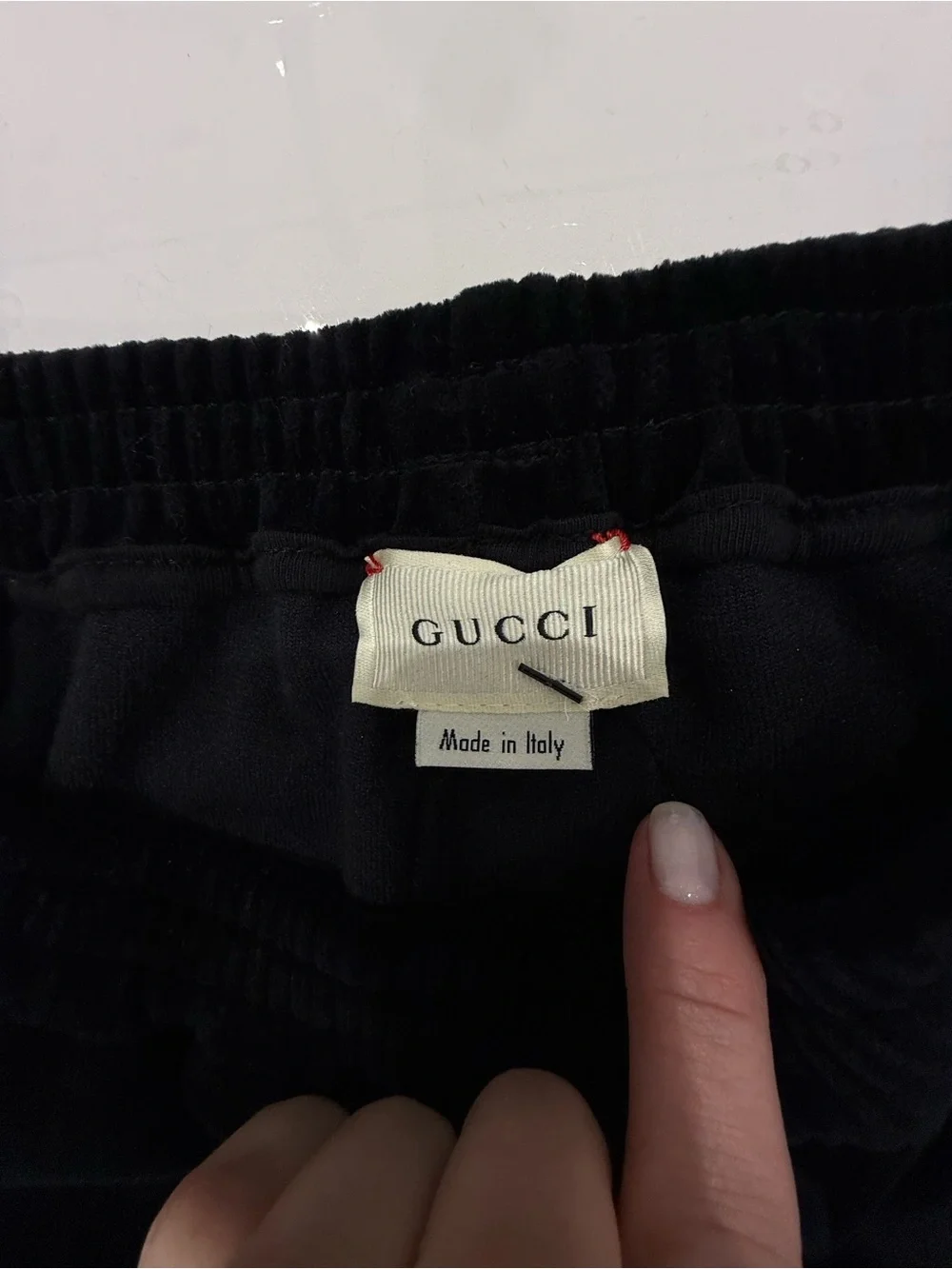 Gucci Black Joggers with Red Side Stripe and Logo Patch, size 10 Y - Picture 4 of 5